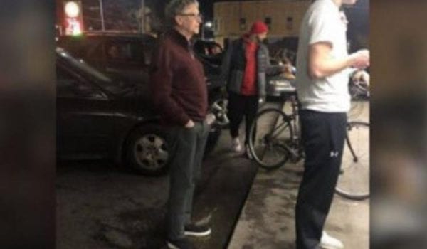 This picture of Bill Gates broke the internet!