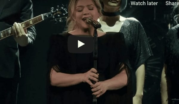 Kelly Clarkson singing Shallow