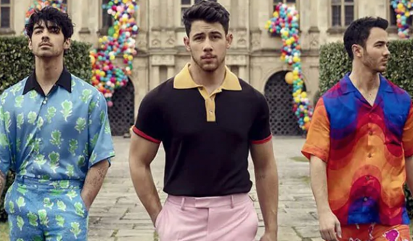 Jonas Brothers are back with a new music video!