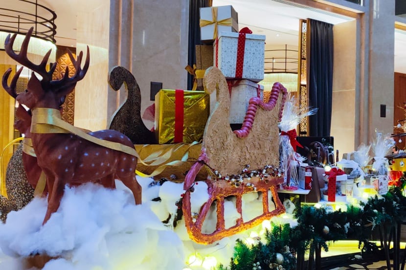 The_H_Dubai_-_Belgian_Chocolate_Reindeer_Sledge