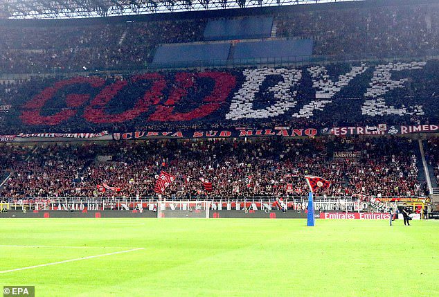 71754755-12158545-AC_Milan_fans_have_bid_goodbye_to_Zlatan_Ibrahimovic_with_a_huge-a-34_1685915533131 71754755-12158545-AC_Milan_fans_have_bid_goodbye_to_Zlatan_Ibrahimovic_with_a_huge-a-34_1685915533131