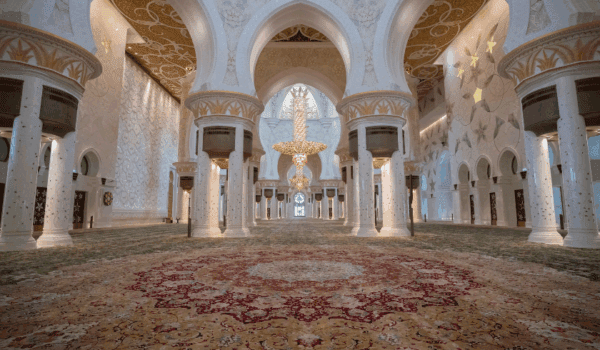 UAE standardizes Friday-prayer time