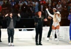 INGLEWOOD, CALIFORNIA - FEBRUARY 13: (L-R) Kendrick Lamar, Eminem, Dr. Dre,  50 Cent, Mary J. Blige, and Snoop Dogg perform during the Pepsi Super Bowl LVI Halftime Show at SoFi Stadium on February 13, 2022 in Inglewood, California. (Photo by Ronald Martinez/Getty Images)